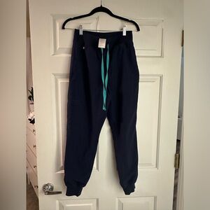 Navy women’s high waisted navy scrub joggers- small petite